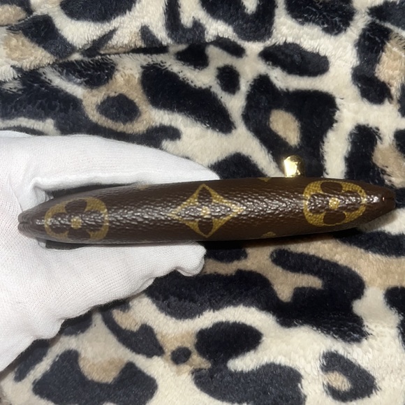 louis vuitton key pouch. (handmade) - Picture 7 of 7